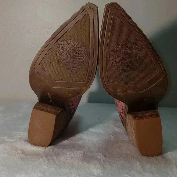 Vince Camuto Gigietta Bootie - Picture 5 of 7